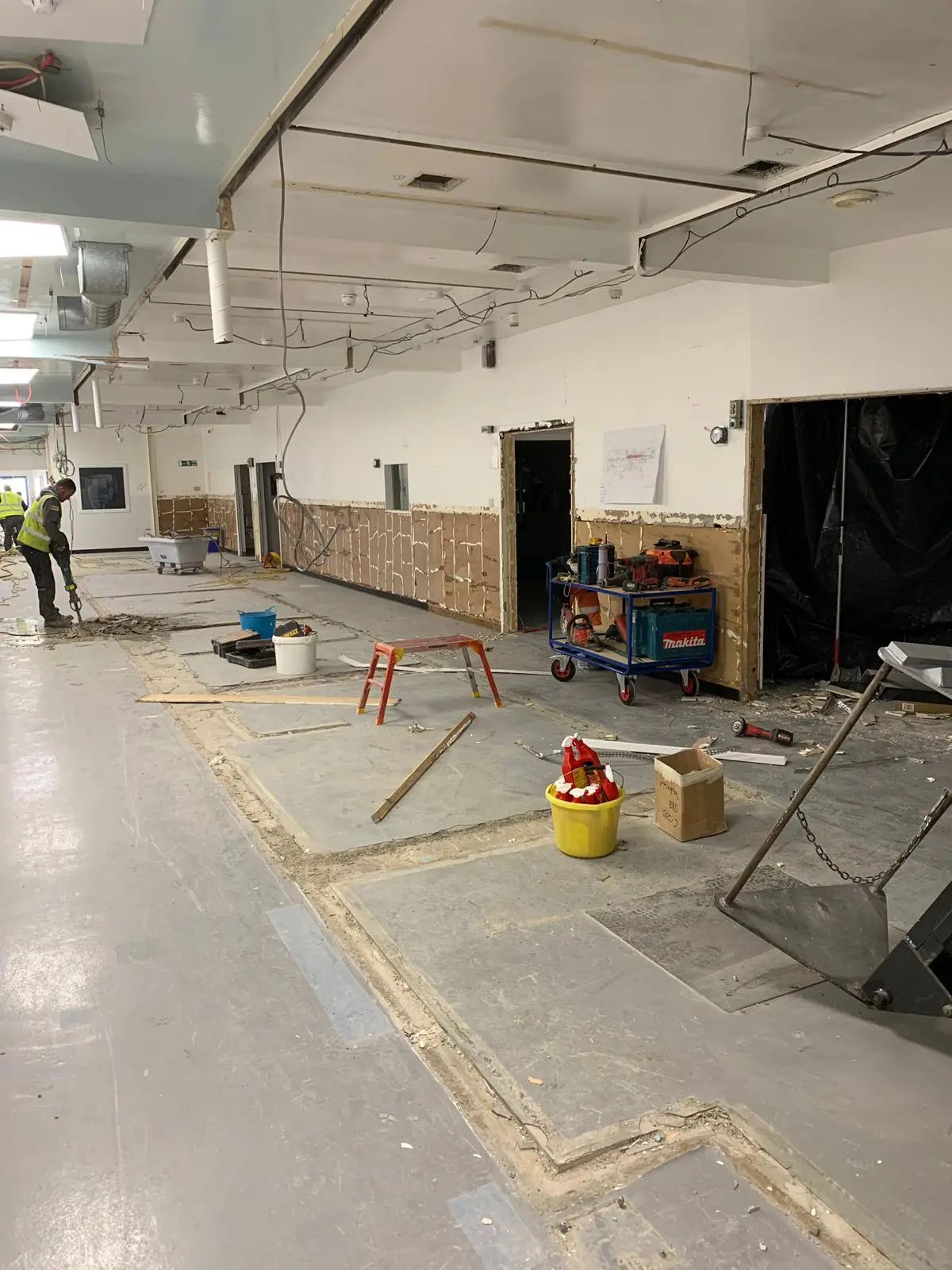 Clean Room Installation | R&B Building Services Clean Room Installation
