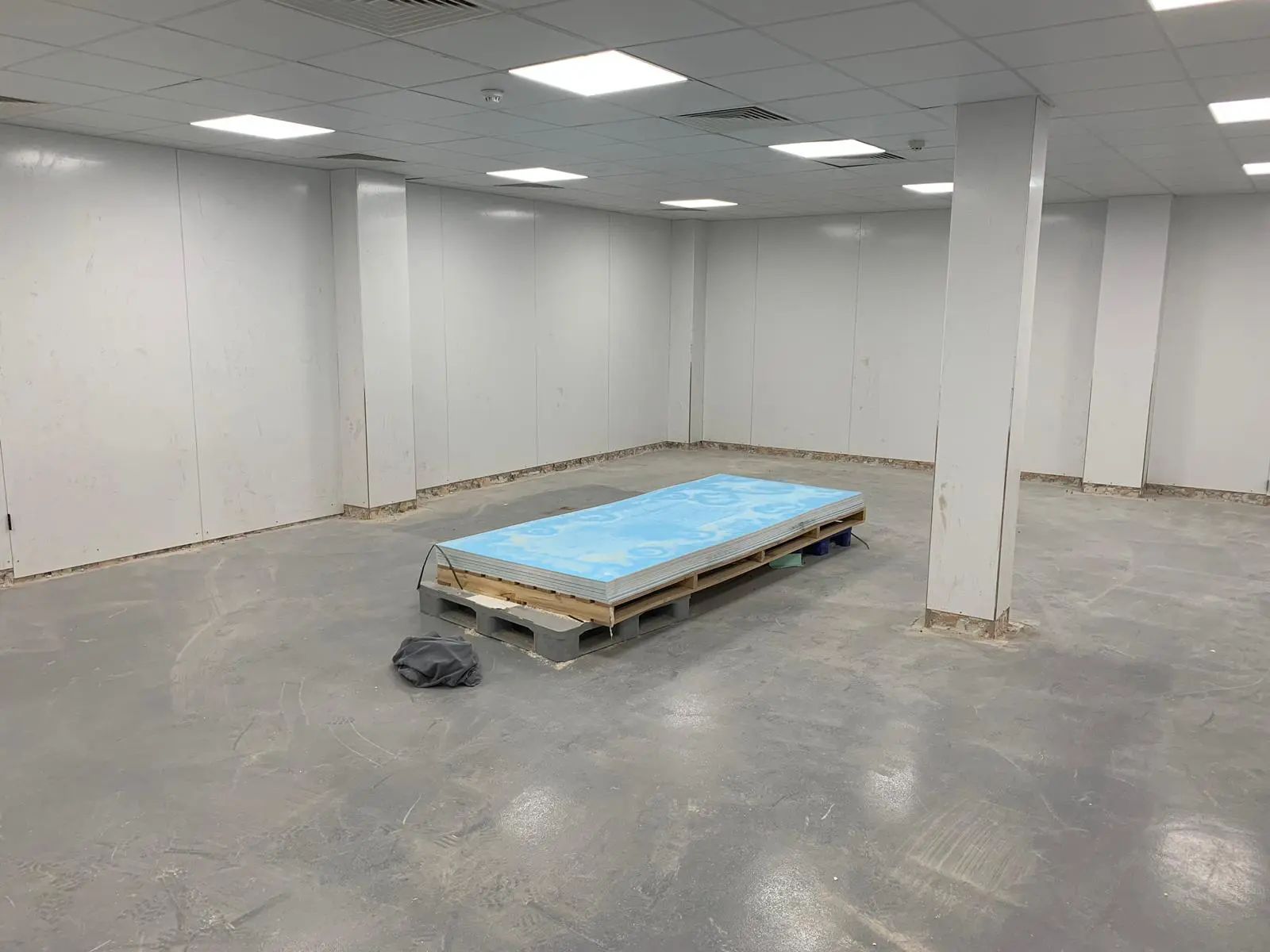 Clean Room Installation | R&B Building Services Clean Room Installation