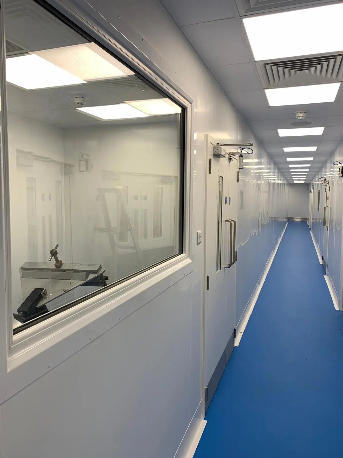 Clean Room Installation | R&B Building Services Clean Room Installation