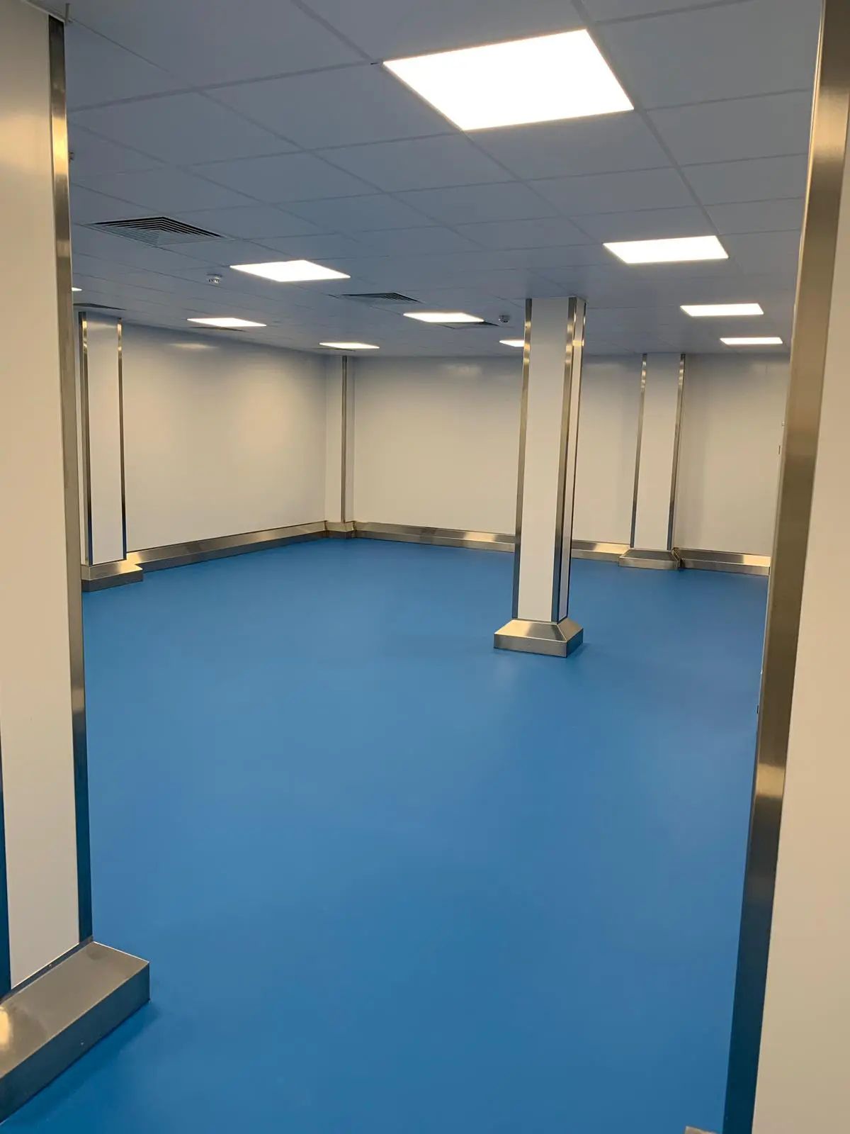 Clean Room Installation | R&B Building Services Clean Room Installation